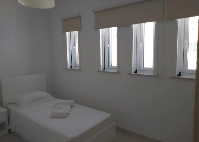 דירה Dinglis Residences 31 *
