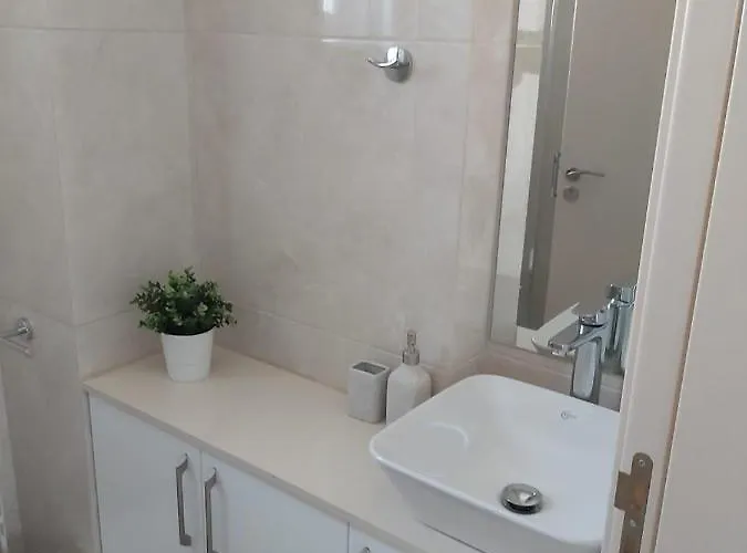 Dinglis Residences 31 *