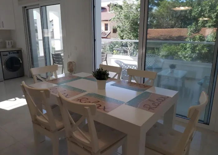 Dinglis Residences 31 *