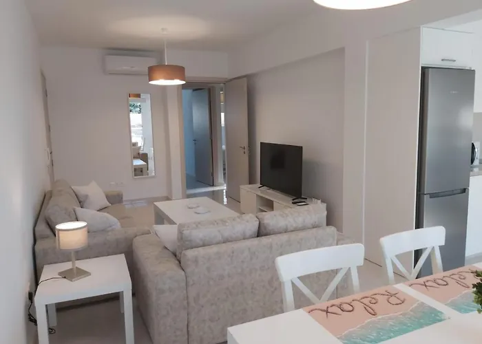 Dinglis Residences 31 *