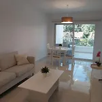 Dinglis Residences 31 شقة *