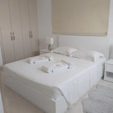 Dinglis Residences 31 Apartment