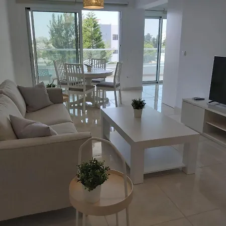 Dinglis Residences 31 Apartment *