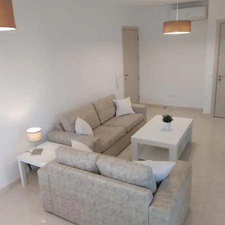 Dinglis Residences 31 Apartment *