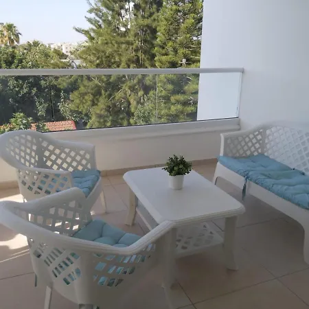 Dinglis Residences 31 * لارنكا