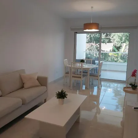 Dinglis Residences 31 Apartment *