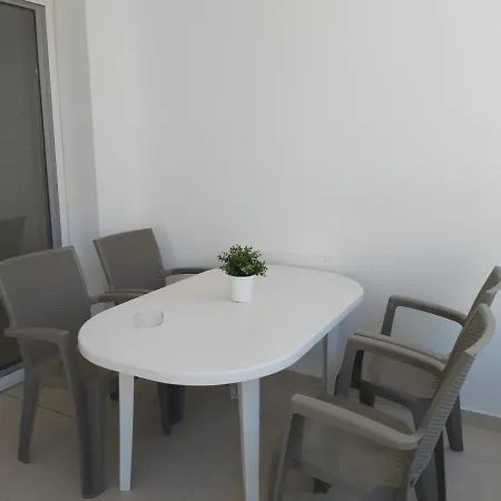 Dinglis Residences 31 Apartment *